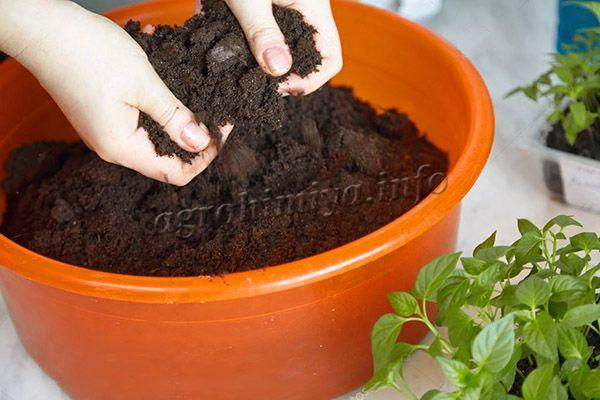 Земля при внесении торфа становится легкой, воздушной